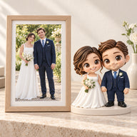 Ritratto di matrimonio accanto alle statuine degli sposi corrispondenti dipinte a mano